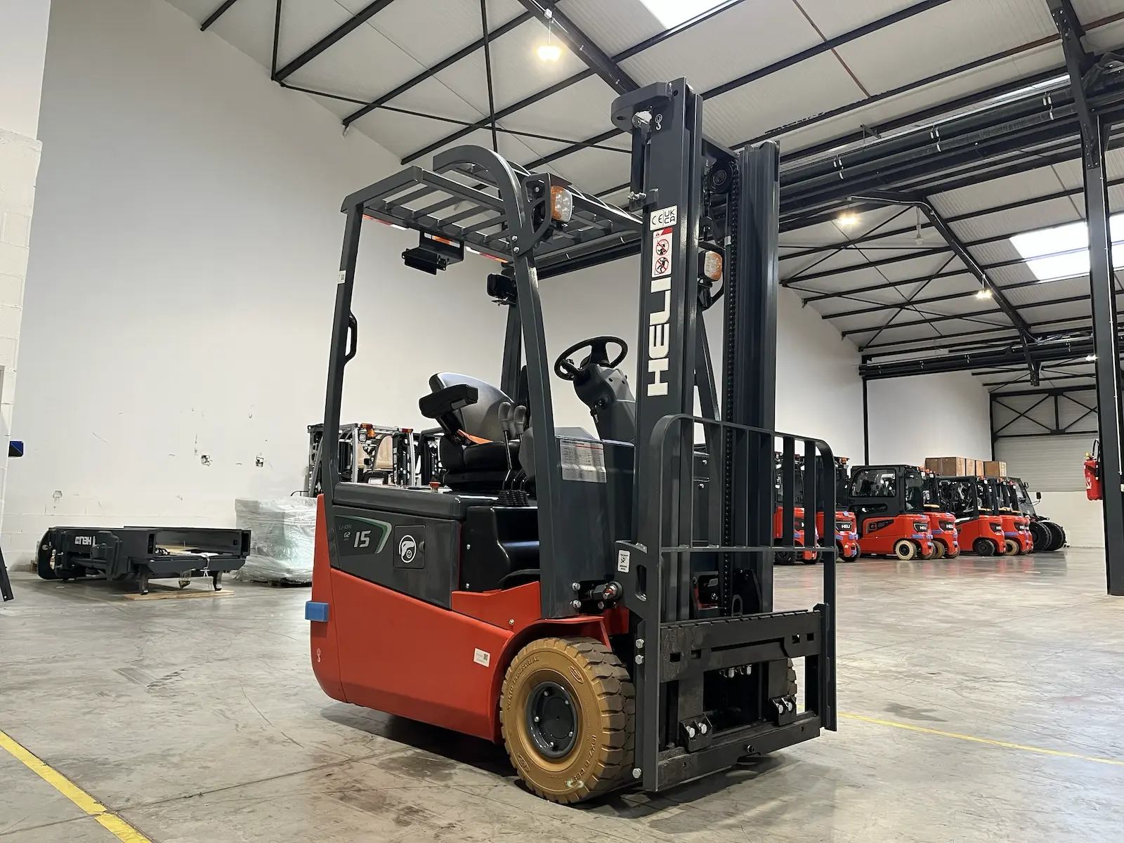Electric forklift truck with rear drive 3 wheels G2 / 1.3-1.5t - Image 4